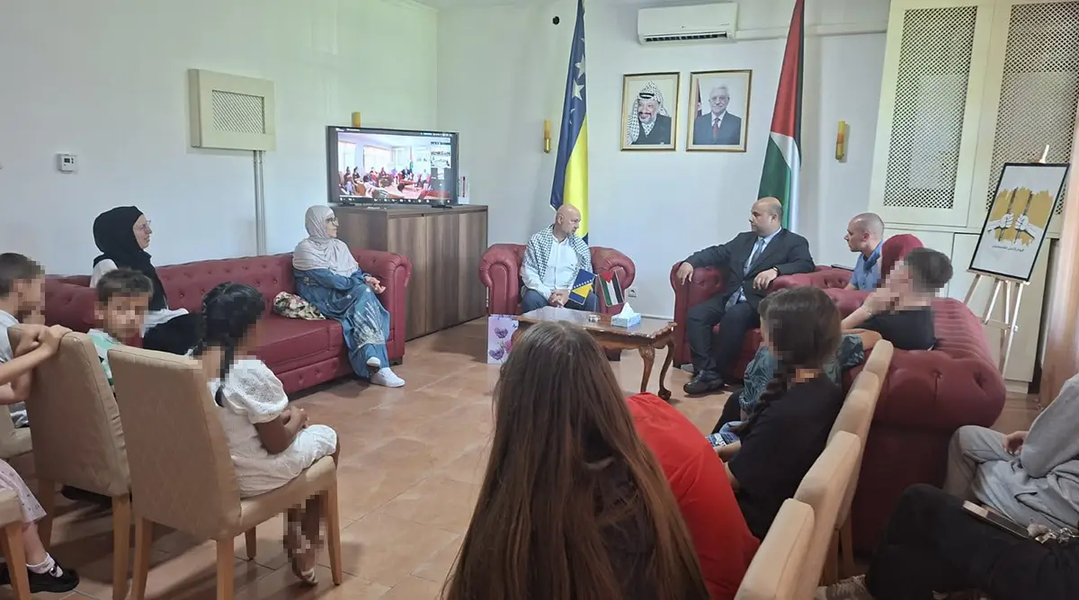 Children from the Sarajevo Orphanage speak with their peers from a Palestinian Refugee Camp: 
