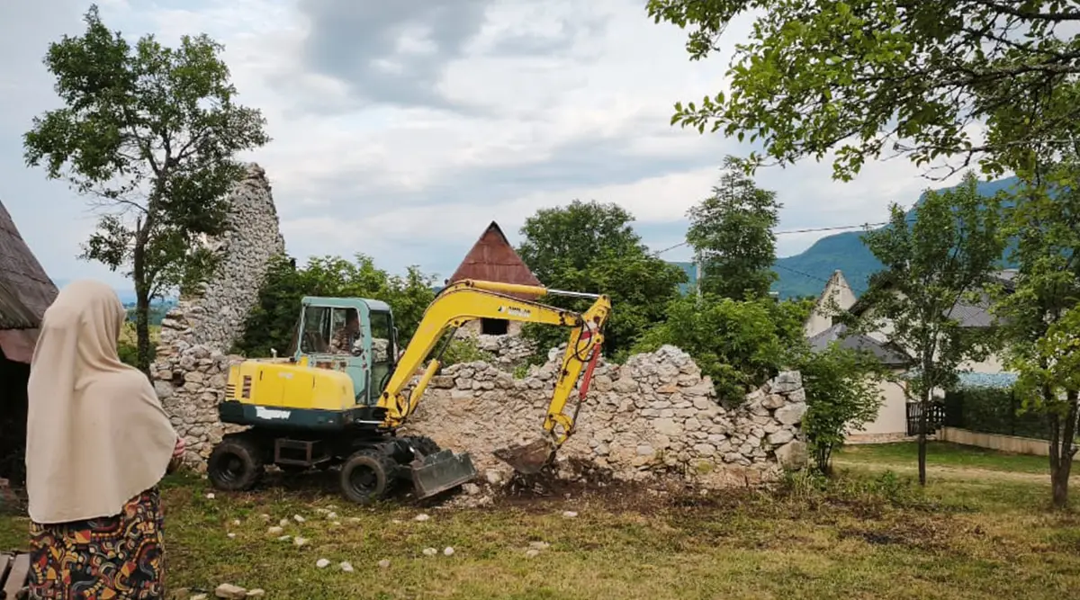 Small Family Home Ledići neighbor Mustafa cleared the yard Foundation Second 01